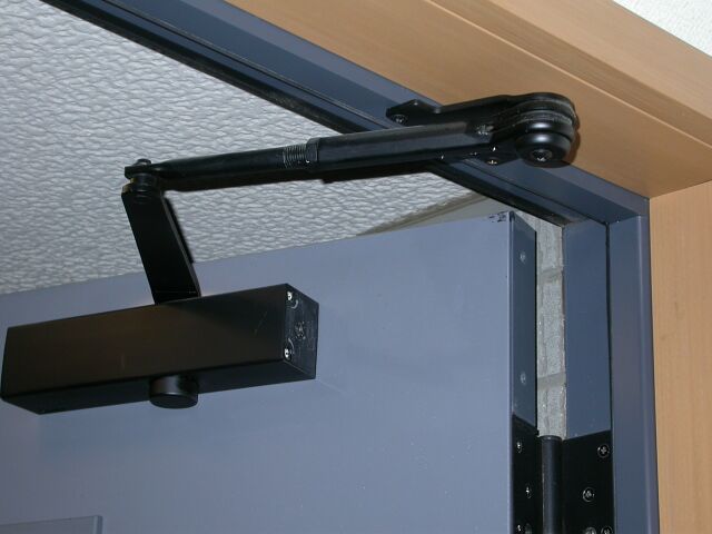 door closer repair